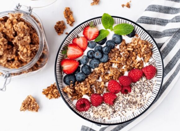 low carb berry yogurt bowl