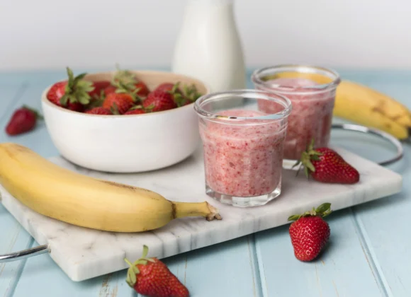Creamy Strawberry Banana Smoothie | Low-Cal & Delicious Creamy Strawberry Banana Smoothie